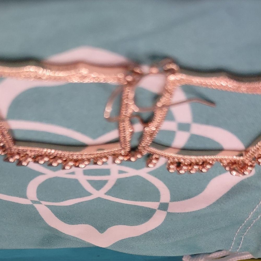 EUC Kendra Scott Lacy Drop Earrings Rose Gold - Picture 8 of 12